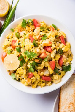 Masala Anda Bhurji yumurta bhurji veya baharatlı yumurta ekmek dilimleri veya pav veya paav ve salata, lezzetli anda bhurji paav