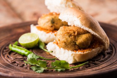 Vada Pav veya Vada Paav ünlü bir Hint sokak gıda olduğunu