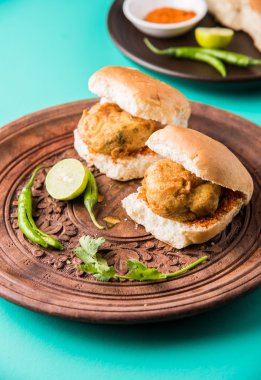 Vada Pav veya Vada Paav ünlü bir Hint sokak gıda olduğunu