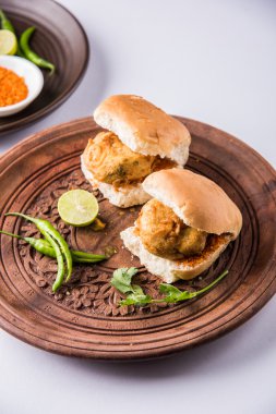 Vada Pav veya Vada Paav ünlü bir Hint sokak gıda olduğunu