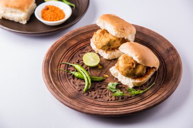 Vada Pav veya Vada Paav ünlü bir Hint sokak gıda olduğunu