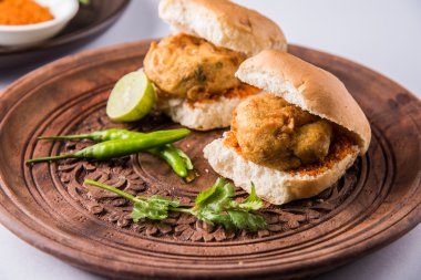 Vada Pav veya Vada Paav ünlü bir Hint sokak gıda olduğunu