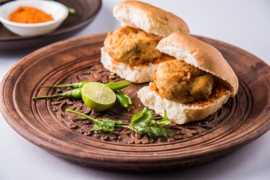Vada Pav veya Vada Paav ünlü bir Hint sokak gıda olduğunu