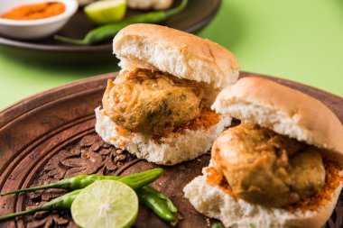 Vada Pav veya Vada Paav ünlü bir Hint sokak gıda olduğunu