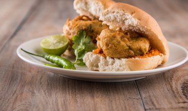 Vada Pav veya Vada Paav ünlü bir Hint sokak gıda olduğunu