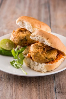 Vada Pav veya Vada Paav ünlü bir Hint sokak gıda olduğunu