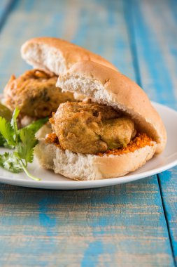 Vada Pav veya Vada Paav ünlü bir Hint sokak gıda olduğunu