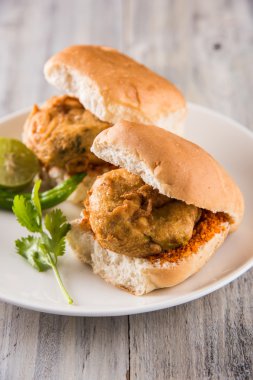 Vada Pav veya Vada Paav ünlü bir Hint sokak gıda olduğunu
