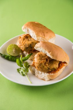 Vada Pav veya Vada Paav ünlü bir Hint sokak gıda olduğunu