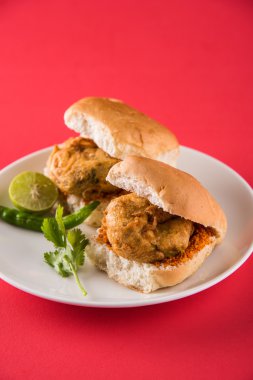 Vada Pav veya Vada Paav ünlü bir Hint sokak gıda olduğunu