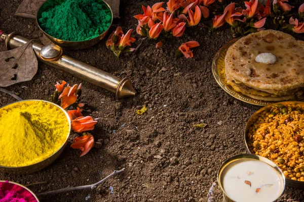 Holi festival food with colours, indian festival holi, samosa, kachori, laddu, gujiya, palash flower, thandai, farsan, puran poli or roti, indian festival of colours called holi — Stock Photo, Image