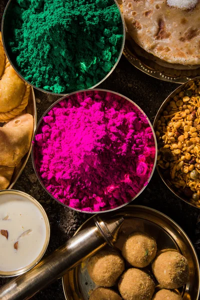 Holi festival food with colours, indian festival holi, samosa, kachori, laddu, gujiya, palash flower, thandai, farsan, puran poli or roti, indian festival of colours called holi — Stock Photo, Image