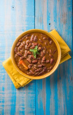 Hint yemekleri pişmiş kırmızı barbunya fasulyesi köri veya rajma veya rajmah