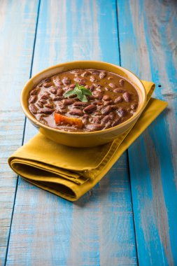 Hint yemekleri pişmiş kırmızı barbunya fasulyesi köri veya rajma veya rajmah