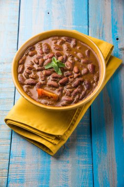 Hint yemekleri pişmiş kırmızı barbunya fasulyesi köri veya rajma veya rajmah