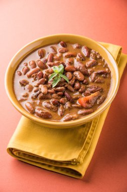 Hint yemekleri pişmiş kırmızı barbunya fasulyesi köri veya rajma veya rajmah