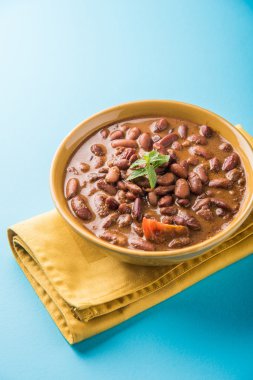 Hint yemekleri pişmiş kırmızı barbunya fasulyesi köri veya rajma veya rajmah