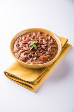 Hint yemekleri pişmiş kırmızı barbunya fasulyesi köri veya rajma veya rajmah