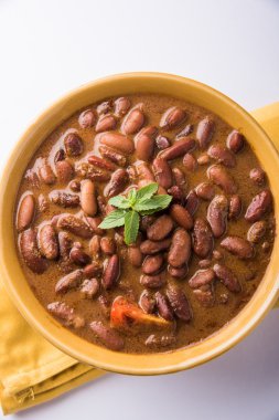 Hint yemekleri pişmiş kırmızı barbunya fasulyesi köri veya rajma veya rajmah