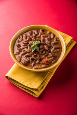 Hint yemekleri pişmiş kırmızı barbunya fasulyesi köri veya rajma veya rajmah