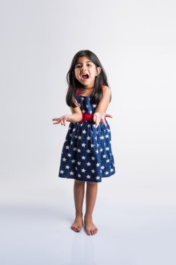 hint kız ve ifadeler, hint kız fotoğraf çekimi için poz, neşeli asyalı kız ve farklı ifadeler, neşeli kız modelleme, hint kız modeli fotoğraf çekimi için poz