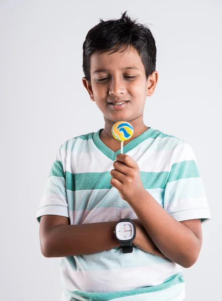 Indian small boy with lolipop or loly pop, asian boy and lolipop or lolypop, playful indian boy posing with lolipop or candy — Stock Photo, Image