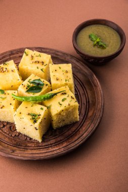 Dhokla / Hint lezzetli aperatifler yapılan piliç bezelye un, seçici odak