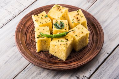 Dhokla / Hint lezzetli aperatifler yapılan piliç bezelye un, seçici odak