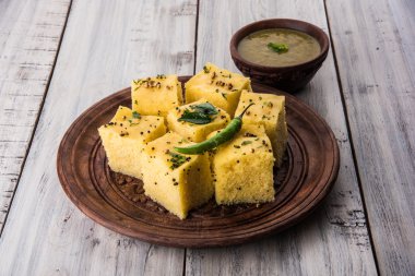 Dhokla / Hint lezzetli aperatifler yapılan piliç bezelye un, seçici odak