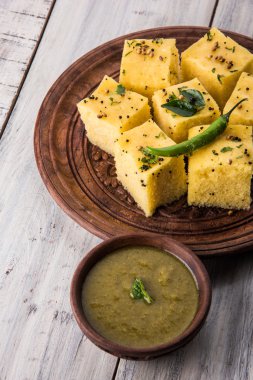 Dhokla / Hint lezzetli aperatifler yapılan piliç bezelye un, seçici odak