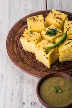 Dhokla / Hint lezzetli aperatifler yapılan piliç bezelye un, seçici odak