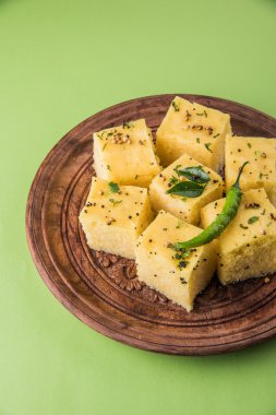 Dhokla / Hint lezzetli aperatifler yapılan piliç bezelye un, seçici odak