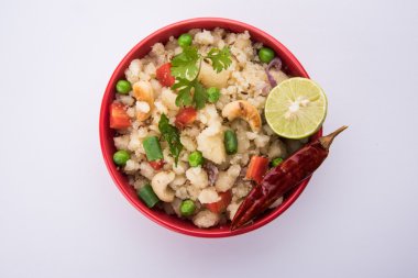 Upma veya upama veya uppuma, favori güneyde Hint tatlı ve tuzlu kahvaltı menüsü veya aperatifler