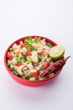 Upma veya upama veya uppuma, favori güneyde Hint tatlı ve tuzlu kahvaltı menüsü veya aperatifler