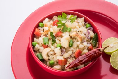 Upma veya upama veya uppuma, favori güneyde Hint tatlı ve tuzlu kahvaltı menüsü veya aperatifler