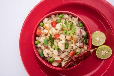 Upma veya upama veya uppuma, favori güneyde Hint tatlı ve tuzlu kahvaltı menüsü veya aperatifler