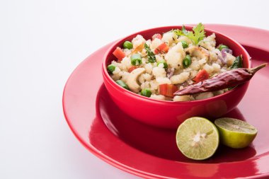 Upma veya upama veya uppuma, favori güneyde Hint tatlı ve tuzlu kahvaltı menüsü veya aperatifler