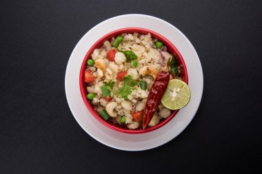 Upma veya upama veya uppuma, favori güneyde Hint tatlı ve tuzlu kahvaltı menüsü veya aperatifler