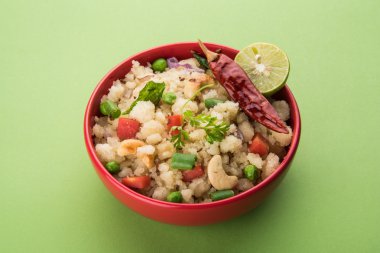 Upma veya upama veya uppuma, favori güneyde Hint tatlı ve tuzlu kahvaltı menüsü veya aperatifler