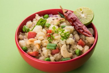 Upma veya upama veya uppuma, favori güneyde Hint tatlı ve tuzlu kahvaltı menüsü veya aperatifler