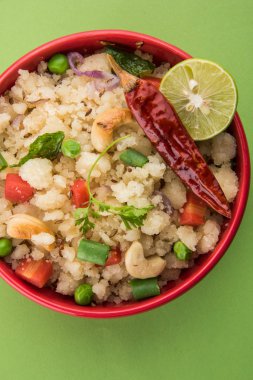 Upma veya upama veya uppuma, favori güneyde Hint tatlı ve tuzlu kahvaltı menüsü veya aperatifler