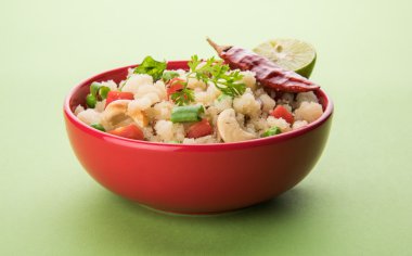 Upma veya upama veya uppuma, favori güneyde Hint tatlı ve tuzlu kahvaltı menüsü veya aperatifler