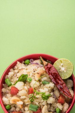 Upma veya upama veya uppuma, favori güneyde Hint tatlı ve tuzlu kahvaltı menüsü veya aperatifler