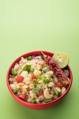 Upma veya upama veya uppuma, favori güneyde Hint tatlı ve tuzlu kahvaltı menüsü veya aperatifler