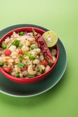 Upma veya upama veya uppuma, favori güneyde Hint tatlı ve tuzlu kahvaltı menüsü veya aperatifler