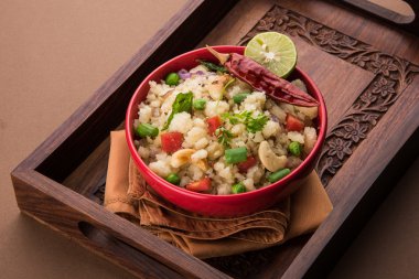 Upma veya upama veya uppuma, favori güneyde Hint tatlı ve tuzlu kahvaltı menüsü veya aperatifler