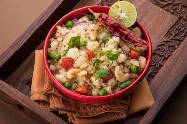 Upma veya upama veya uppuma, favori güneyde Hint tatlı ve tuzlu kahvaltı menüsü veya aperatifler