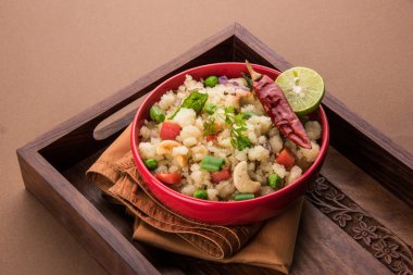 Upma veya upama veya uppuma, favori güneyde Hint tatlı ve tuzlu kahvaltı menüsü veya aperatifler