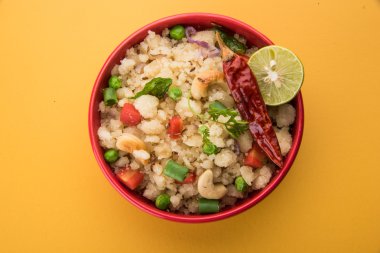 Upma veya upama veya uppuma, favori güneyde Hint tatlı ve tuzlu kahvaltı menüsü veya aperatifler