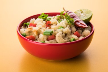 Upma veya upama veya uppuma, favori güneyde Hint tatlı ve tuzlu kahvaltı menüsü veya aperatifler